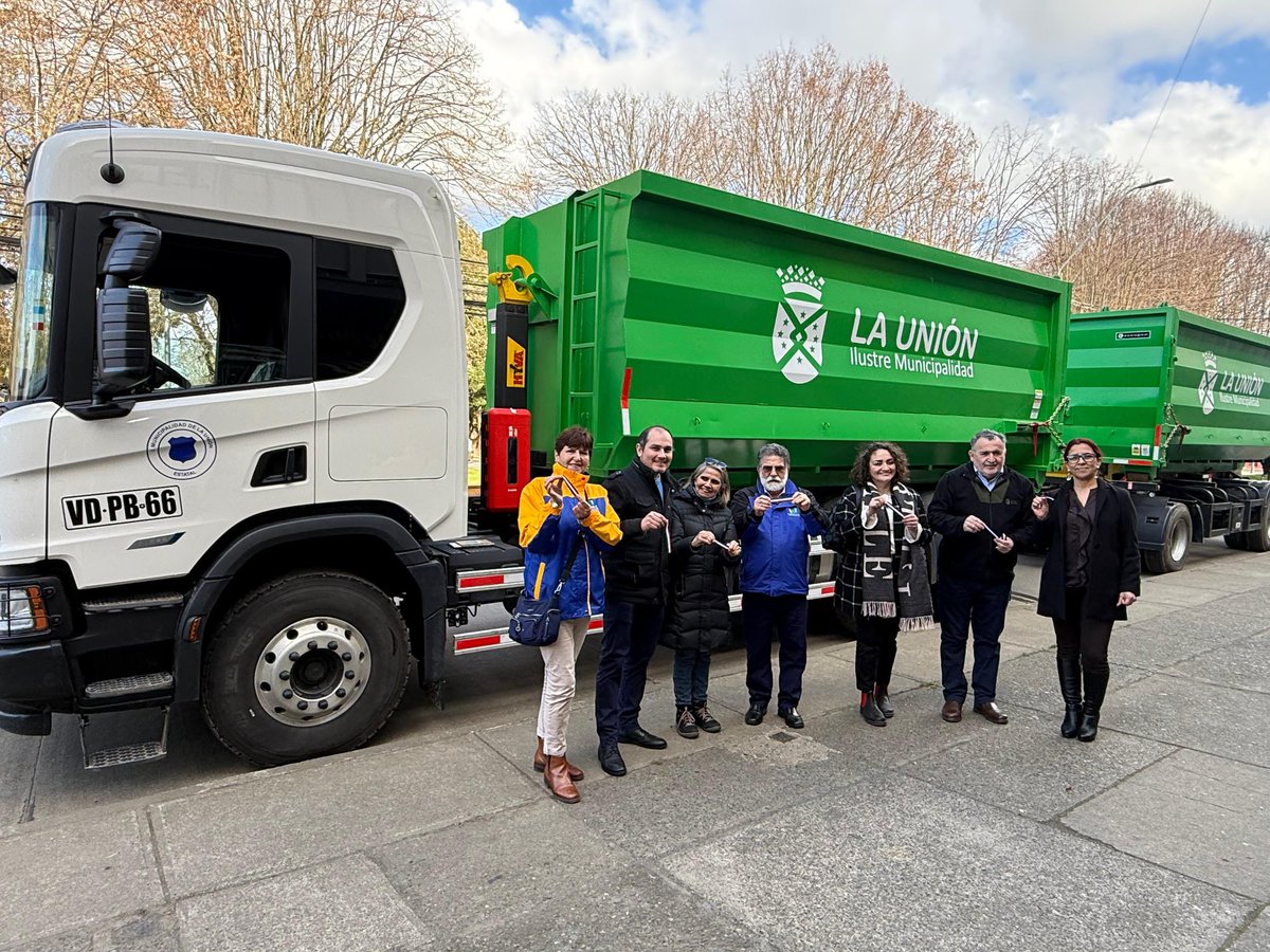 Delegación Presidencial Provincial del Ranco (@dppranco) on Twitter photo 📣 TECONOLOGÍA MOVIL AL SERVICIO DEL MEDIOAMBIENTE
Con el objetivo de optimizar operaciones de traslado de residuos domiciliarios de #LaUnión, la <a href="/DPPRanco/">Delegación Presidencial Provincial del Ranco</a> Alejandra Álamos Herrera y autoridades <a href="/munilaunion/">Muni La Unión 🇨🇱</a> presentaron moderna unidad de transporte financiado por el #GoreLosRíos 📣 TECONOLOGÍA MOVIL AL SERVICIO DEL MEDIOAMBIENTE
Con el objetivo de optimizar operaciones de traslado de residuos domiciliarios de #LaUnión, la <a href="/DPPRanco/">Delegación Presidencial Provincial del Ranco</a> Alejandra Álamos Herrera y autoridades <a href="/munilaunion/">Muni La Unión 🇨🇱</a> presentaron moderna unidad de transporte financiado por el #GoreLosRíos