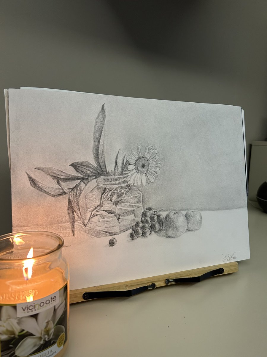 giulia_19_93's tweet image. Still life - graphite on paper 

#sketches #stilllife #graphite #pencilsketch #art