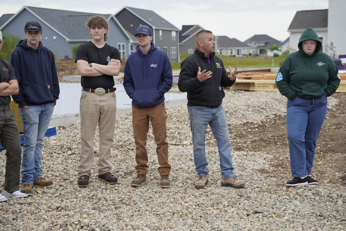 oconschools's tweet photo. We celebrated the OHS Building Trades III Class 17th groundbreaking in partnership with Tim O'Brien Homes! This real-world experience can put students on the path to apprenticeship programs or further engineering, design or trades education after graduation #OconPride #OconDriven https://t.co/IDIrg8VsMB
