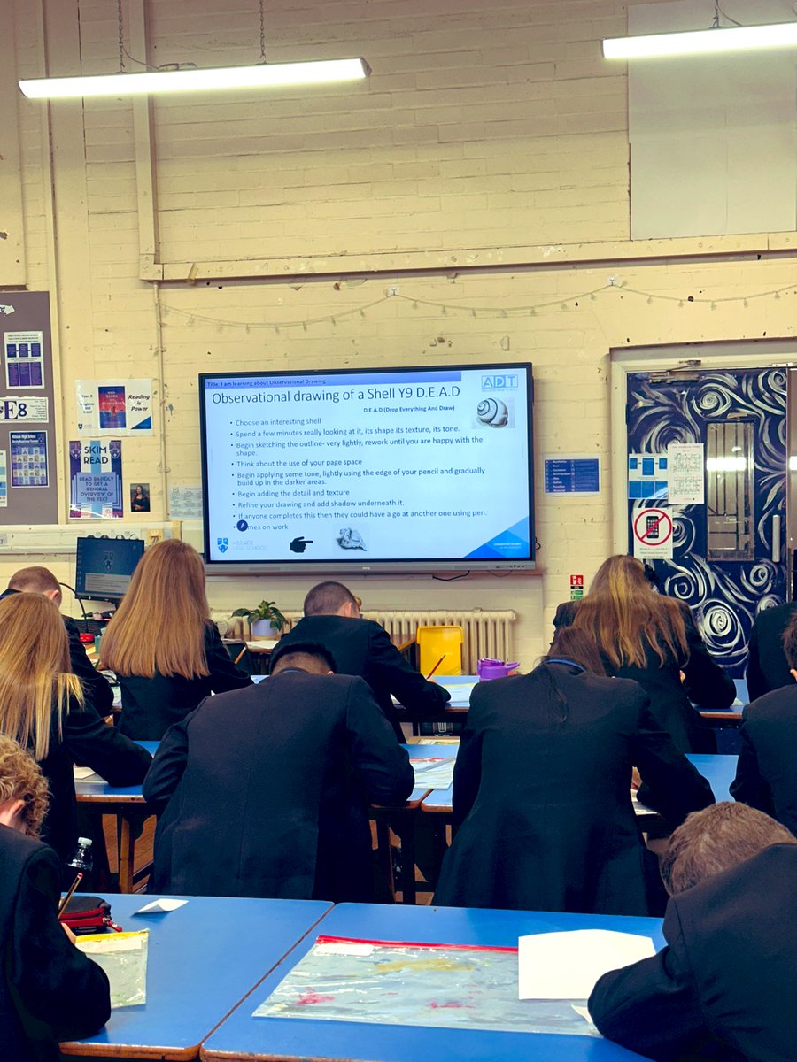 Great example of the Blue Zone in art today. Pupils all focused on their observational drawings whilst the teacher circulated to prepare for feedback.