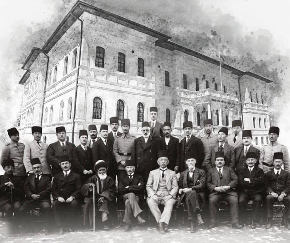 “Ya İstiklal Ya Ölüm” şiarıyla Cumhuriyetimizin temellerinin atıldığı Sivas Kongresi’nin 106. yılında tüm milli mücadele kahramanlarımızı, şanlı ecdadımızı, şehit ve gazilerimizi rahmet ve duayla yad ediyoruz. 🇹🇷