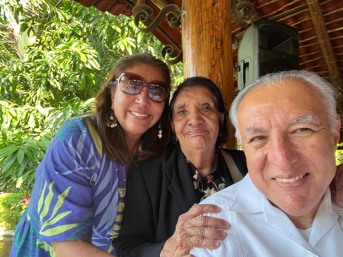 Doña Emma mi madre me dió la vida , mi querido <a href="/MarcoAdame/">Marco Adame 🇲🇽</a>  me 
 ensañaste a vivirla con alegría a tu lado 

Vivamos vivamos por que al final el amor siempre vence