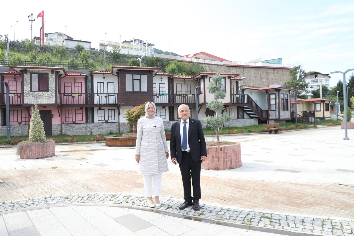 Dr.Betül Sayan Kaya 🇹🇷 (@drbetulsayan) on Twitter photo Hayat dolu, AK Parti belediyeciliğine, Ordu’ya yakışır bir mekân.
Mehmet Hilmi Güler başkanımızla Kirazlimanı Yaşam Merkezi’ni ziyaret ettik.
<a href="/mhilmiguler/">Dr. Mehmet Hilmi Güler</a>
#TürkiyeYüzyılıBuluşmaları 🇹🇷
#HepBirlikteGüçlüTürkiye 🇹🇷 Hayat dolu, AK Parti belediyeciliğine, Ordu’ya yakışır bir mekân.
Mehmet Hilmi Güler başkanımızla Kirazlimanı Yaşam Merkezi’ni ziyaret ettik.
<a href="/mhilmiguler/">Dr. Mehmet Hilmi Güler</a>
#TürkiyeYüzyılıBuluşmaları 🇹🇷
#HepBirlikteGüçlüTürkiye 🇹🇷