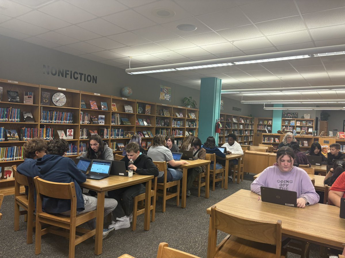 Aviators are all in on research ❤️🖤<a href="/galecengage/">Gale Cengage</a> <a href="/Noe_JCPS/">Noe Middle School</a>