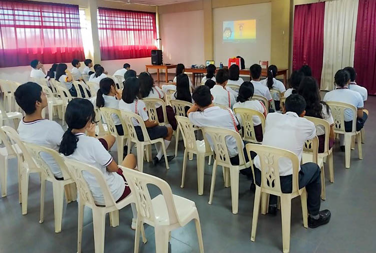 chsalternativo's tweet photo. En #Iquitos, culminamos con éxito el ciclo de cinco talleres de fortalecimiento a líderes escolares en el colegio #Maynas, a través de los cuales 80 #estudiantes reforzaron sus capacidades de liderazgo para #prevenir y detectar la violencia en entornos virtuales. (1/2) https://t.co/n8DcVkEw4d