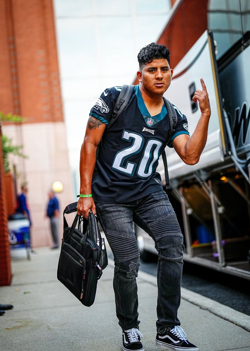 C O U R T N E Y tweet media