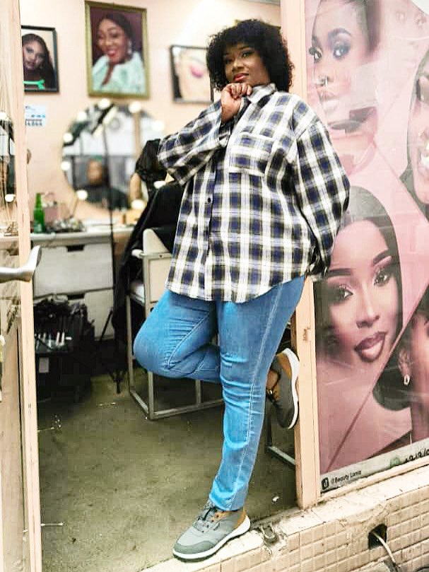 Un adage dit : Quand on soupe avec le diable, il faut avoir une très longue cuillère"

Et l’ancien premier ministre français Raymond Barre en réplique disait : 

Même avec une très très longue cuillère , ne déjeune jamais avec le diable .

Soki makambu ezo leka na mboka oyo Epesi