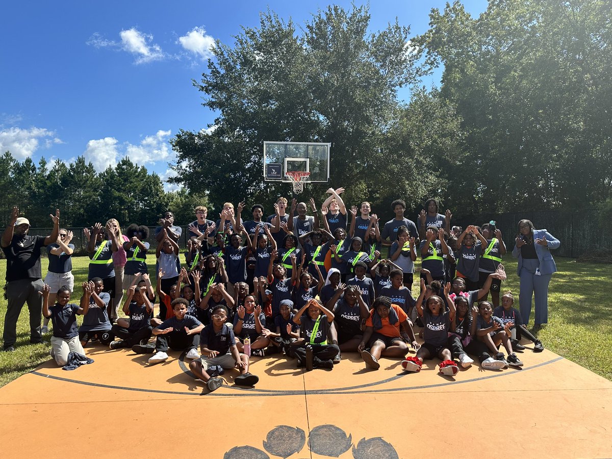 CoachKennen's tweet photo. @OspreyMBB and @CoachBEvans at Tiger Academy today. Dream big and pay it forward. Thank you @UNFLeader @MatthewOhlson1 @MiaOBrienTV for the chance to serve. #904Day #904Jax #Swoop https://t.co/7TR8QlQZP3
