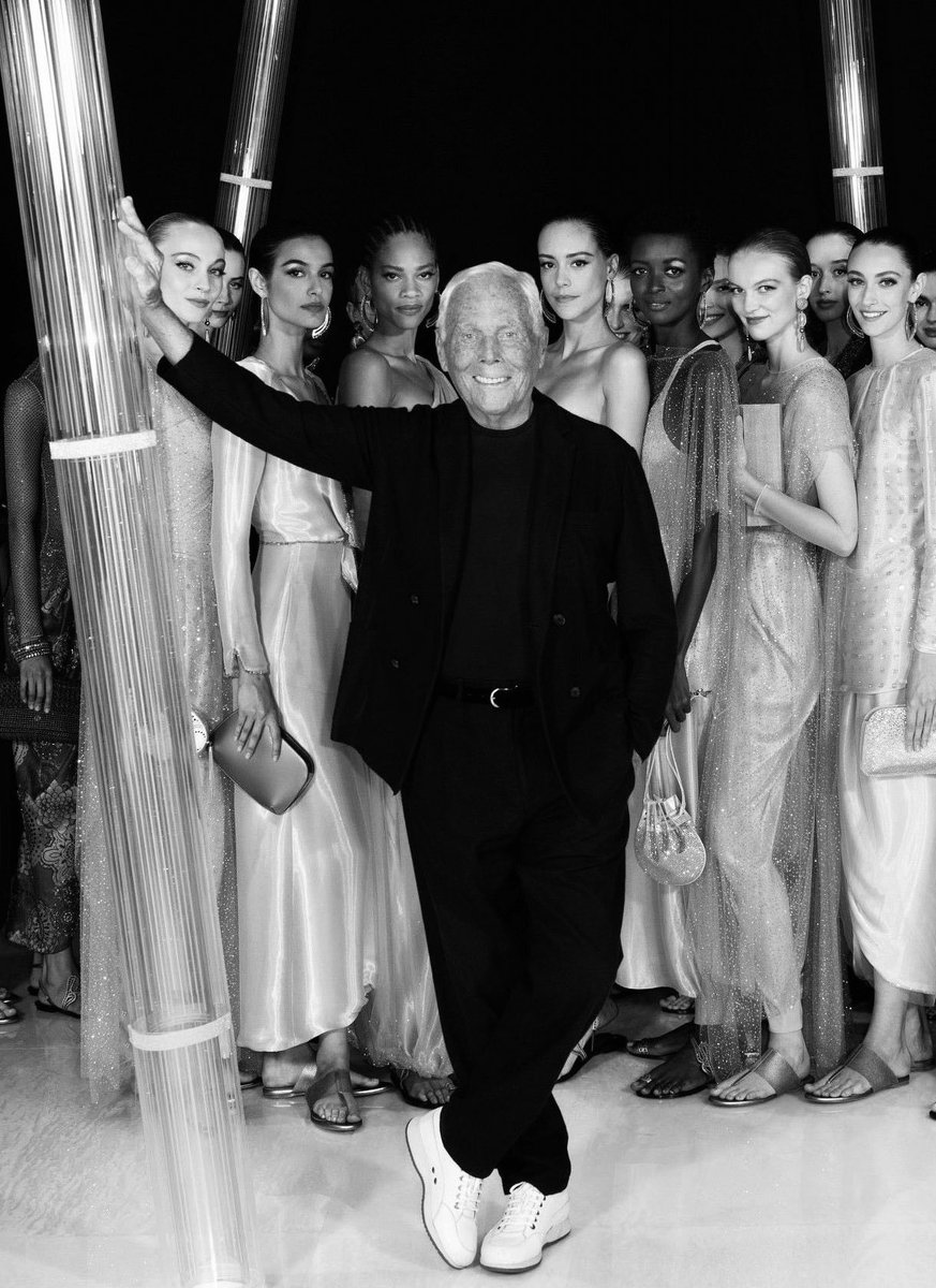 ‘achieving elegance has been my constant quest. elegance is not being noticed, but being remembered’ - giorgio armani 🕊️