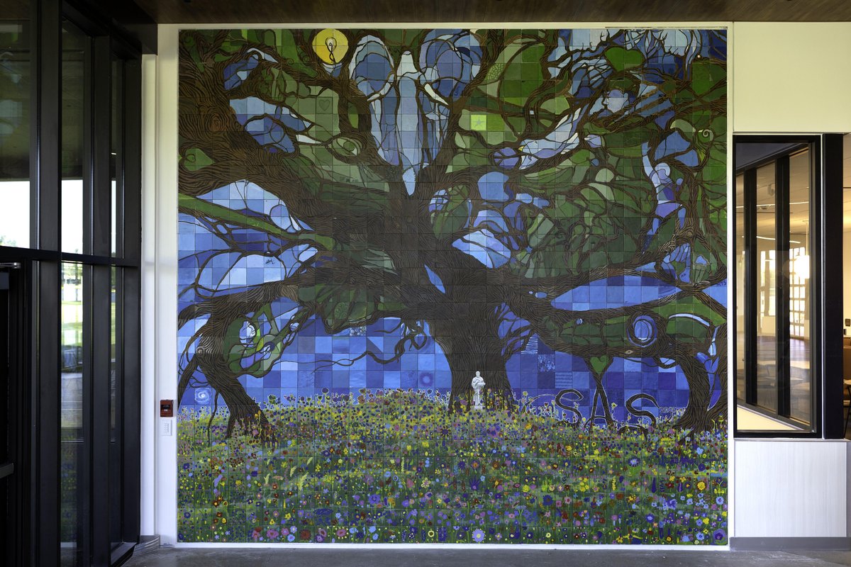 🎨  This week, installation was completed on a very special piece of art! 

This mural, now gracing the Southwest entrance to our new Athletics Complex &amp; Student Union, depicts the iconic heritage oak tree on our 31st Street campus.

We hope you will come see it in person!