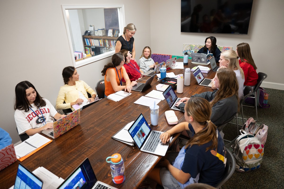 Episcopal’s Center for Excellence in Teaching &amp; Learning strengthens the school’s 60+ year tradition of academic rigor and support by combining resources, peer mentoring and innovative teaching in one collaborative space. ow.ly/pH6U50WOnnX