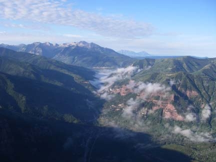 lighthawk_org's tweet image. 🛩️ LightHawk flies to reveal what’s hard to see from the ground.

A past flight over Colorado documented roadless areas opened to oil &amp;amp; gas leasing—imagery that helped partners raise awareness &amp;amp; push for protections.

That’s the power of aerial perspective.
#ConservationInFlight