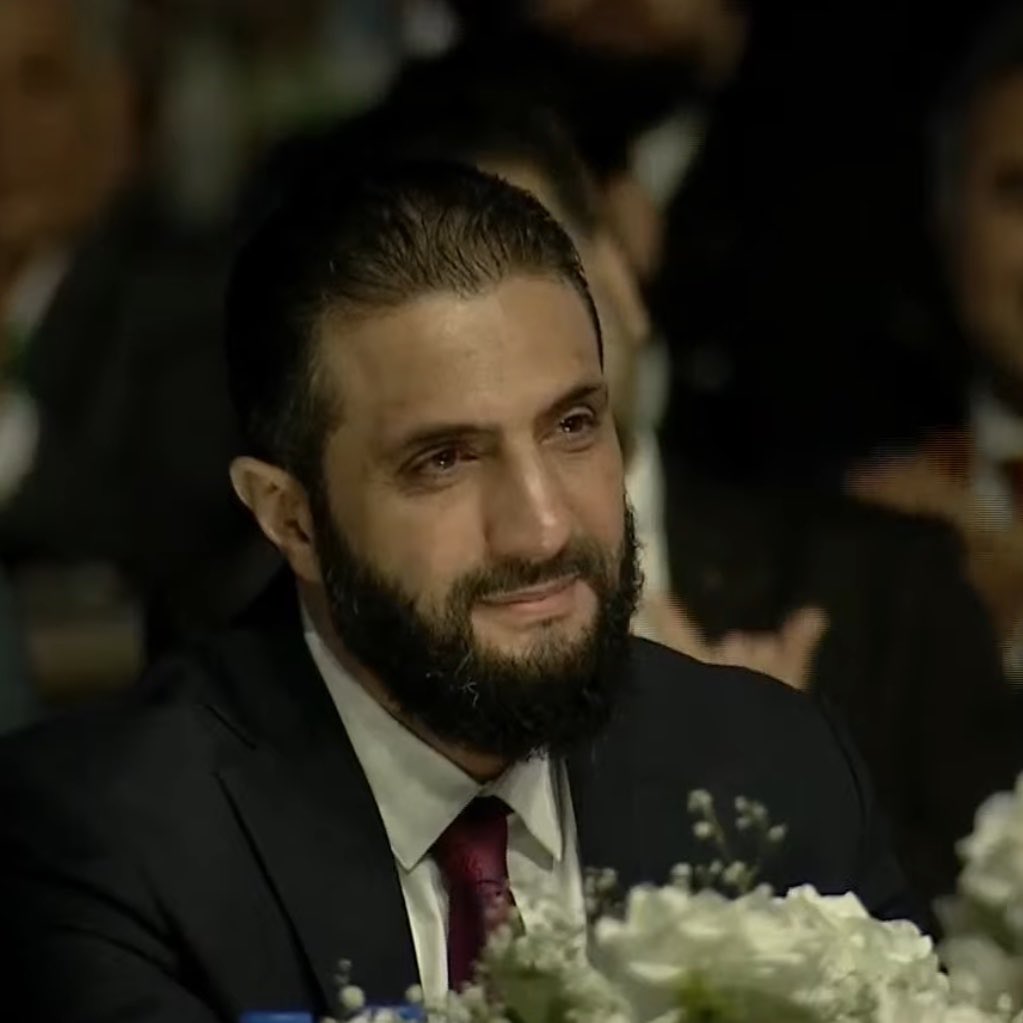 بس تشيل عصابة نعنوع وعصابة الإئتلاف 
من هذا الصندوق حينها اذرف دموعك 

بس تحاسب وزير الإعلام ع فساده والواسطات 
اللي بيعملها للشبيحة حينها اذرف دموعك 

بس تحاسب وزير الأوقاف على عدم أمانته
بقضية سينما الكندي حينها اذرف دموعك 

بس تحاسب هند قبوات على فسادها
وتعويمها المقصود