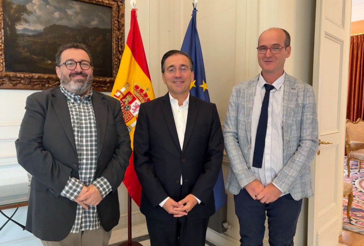 Fundación Triángulo (@ftriangulo) on Twitter photo En reunión con Fundación Triángulo en el marco de la copresidencia de Colombia y España de la Equal Rights Coalition, el Ministro <a href="/jmalbares/">José Manuel Albares</a> ha reforzado su compromiso con la diversidad sexual y de género, con especial foco en la despenalización de las personas LGBTI en el mundo. En reunión con Fundación Triángulo en el marco de la copresidencia de Colombia y España de la Equal Rights Coalition, el Ministro <a href="/jmalbares/">José Manuel Albares</a> ha reforzado su compromiso con la diversidad sexual y de género, con especial foco en la despenalización de las personas LGBTI en el mundo.