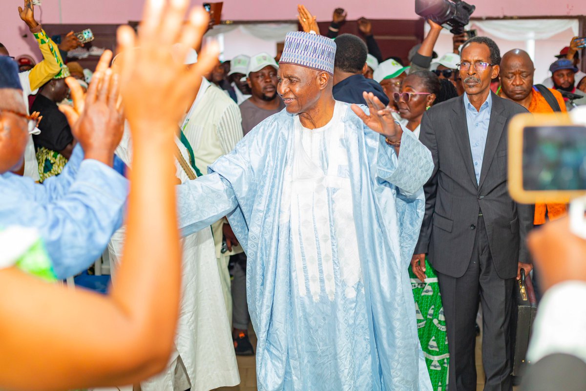 BBMaigari2025's tweet image. Thank you, people of Limbe, for the warm and heartfelt welcome!

On October 12th, we have a rendezvous with history—together, let’s make a new start. 🇨🇲
#BBM2025 #NUDP #UNDP