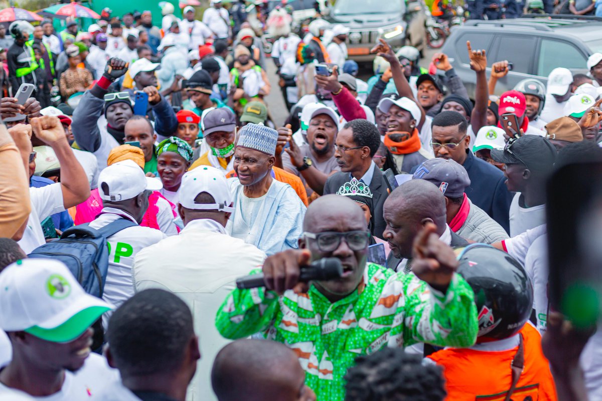 BBMaigari2025's tweet image. Thank you, people of Limbe, for the warm and heartfelt welcome!

On October 12th, we have a rendezvous with history—together, let’s make a new start. 🇨🇲
#BBM2025 #NUDP #UNDP