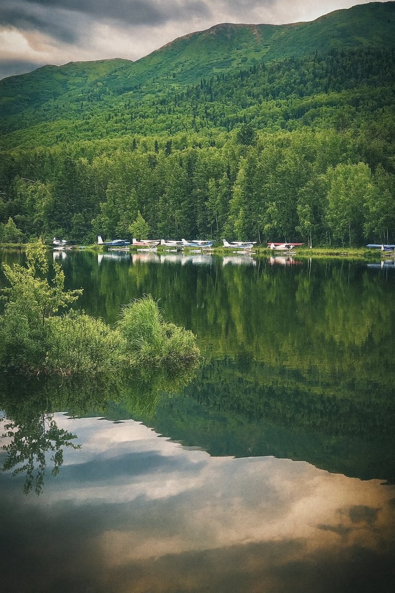 LaszloVibes's tweet photo. Would you take offโฆ or just sit here and stare? โ๏ธ๐ฒ๐
#NaturePhotography #ScenicViews #ReflectionPerfection #AviationLovers #MountainVibes #TravelGoals https://t.co/XssjnKlpR7
