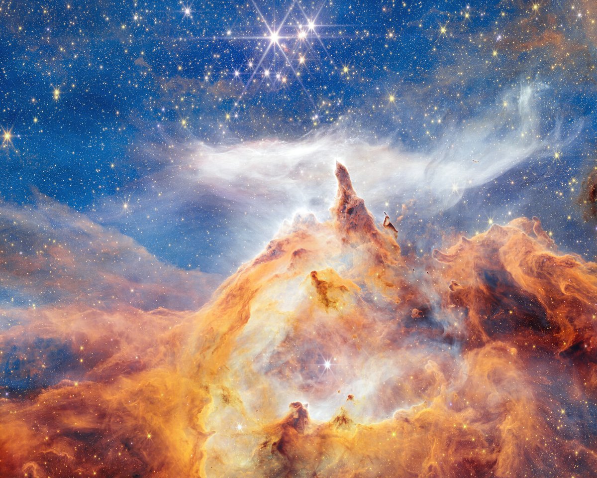 RevesdEspace's tweet image. c🛰️🔭✨ Voici Pismis 24, un amas d’étoiles situé à 5 500 années-lumière, vu en infrarouge par le télescope spatial #Webb. Certaines étoiles ici sont jusqu’à 8 fois plus chaudes que le Soleil !
Cette zone est une pouponnière d'étoiles 
📷 NASA, ESA, ASC, STScI