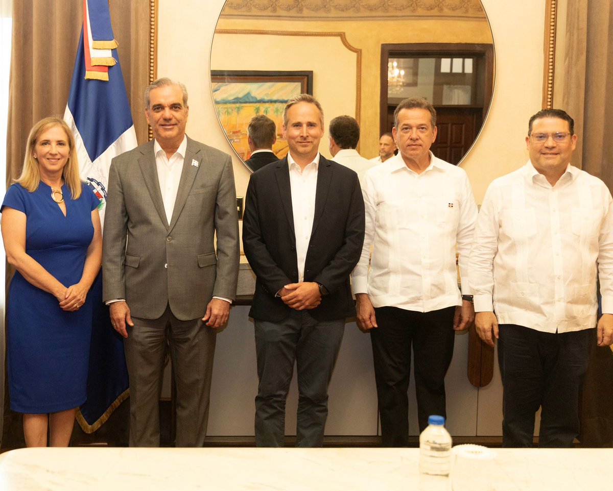 Gloria Reyes (@gloriareyesg) on Twitter photo Un país que apuesta por la eficiencia es un país que abre nuevas oportunidades para su gente. La llegada de Amazon Air Cargo representa un hito en nuestra consolidación como Hub Logístico de la región. Este logro es posible gracias a la visión del presidente <a href="/luisabinader/">Luis Abinader</a>, al Un país que apuesta por la eficiencia es un país que abre nuevas oportunidades para su gente. La llegada de Amazon Air Cargo representa un hito en nuestra consolidación como Hub Logístico de la región. Este logro es posible gracias a la visión del presidente <a href="/luisabinader/">Luis Abinader</a>, al
