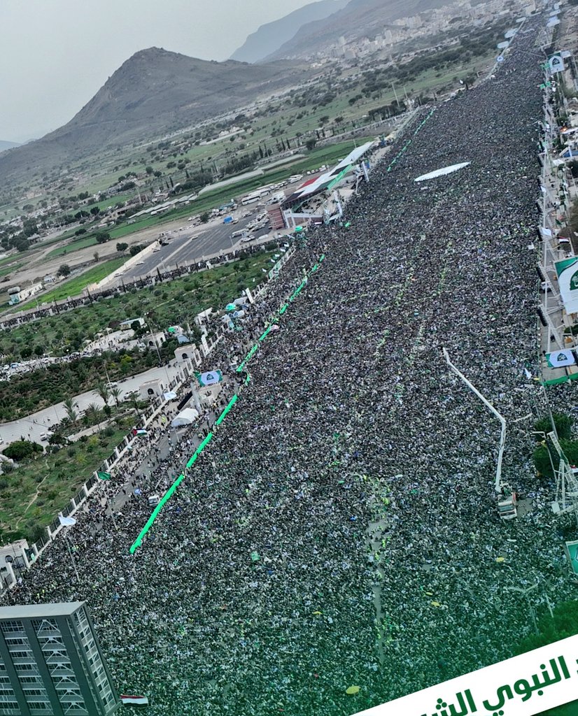 يـمـانـي و كـــل الــكـون يـشـهـد تـفـردي
بصدق الولاء جاوزت الاهوال والخطوب

بــحــب الـنـبـي و الآل بــانـال مـقـصـدي
سـفينة نـجاة الـخلق مـن يشتي الركوب

هـنـا الاوس و الـخزرج عـما كـل مـعتدي
يـمـن كـامـل الايـمان خـالي مـن الـعيوب

#عباد_ابوحاتم