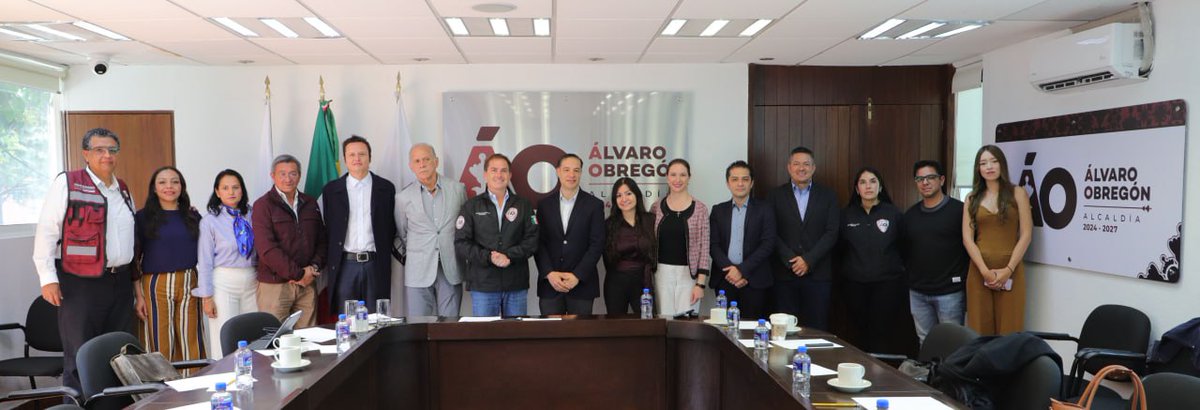 LopezCasarinJ's tweet photo. ¡Qué gusto recibir al @Tec_CSF en la alcaldía!

Estamos trabajando en proyectos de impacto social como la Fábrica de Agua, y vienen más iniciativas en beneficio de las y los obregonenses. Agradezco la disposición del Tec para sumar esfuerzos y construir comunidad. 
#ConstruyendoComunidadÁO