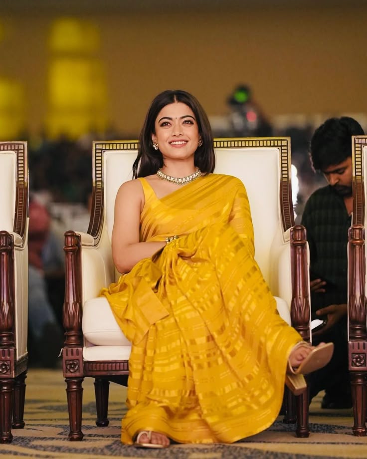 " ನಿಲ್ಲದಿರು ಗುರಿ ಮುಟ್ಟುವ ತನಕ , ಅವಮಾನ ಮಾಡಿರುವವರೆಲ್ಲಾ ಎದ್ದುನಿಂತು ಚಪ್ಪಾಳೆ ತಟ್ಟುವ ತನಕ " <a href="/iamRashmika/">Rashmika Mandanna</a> 😊❤️

#RashmikaMandanna