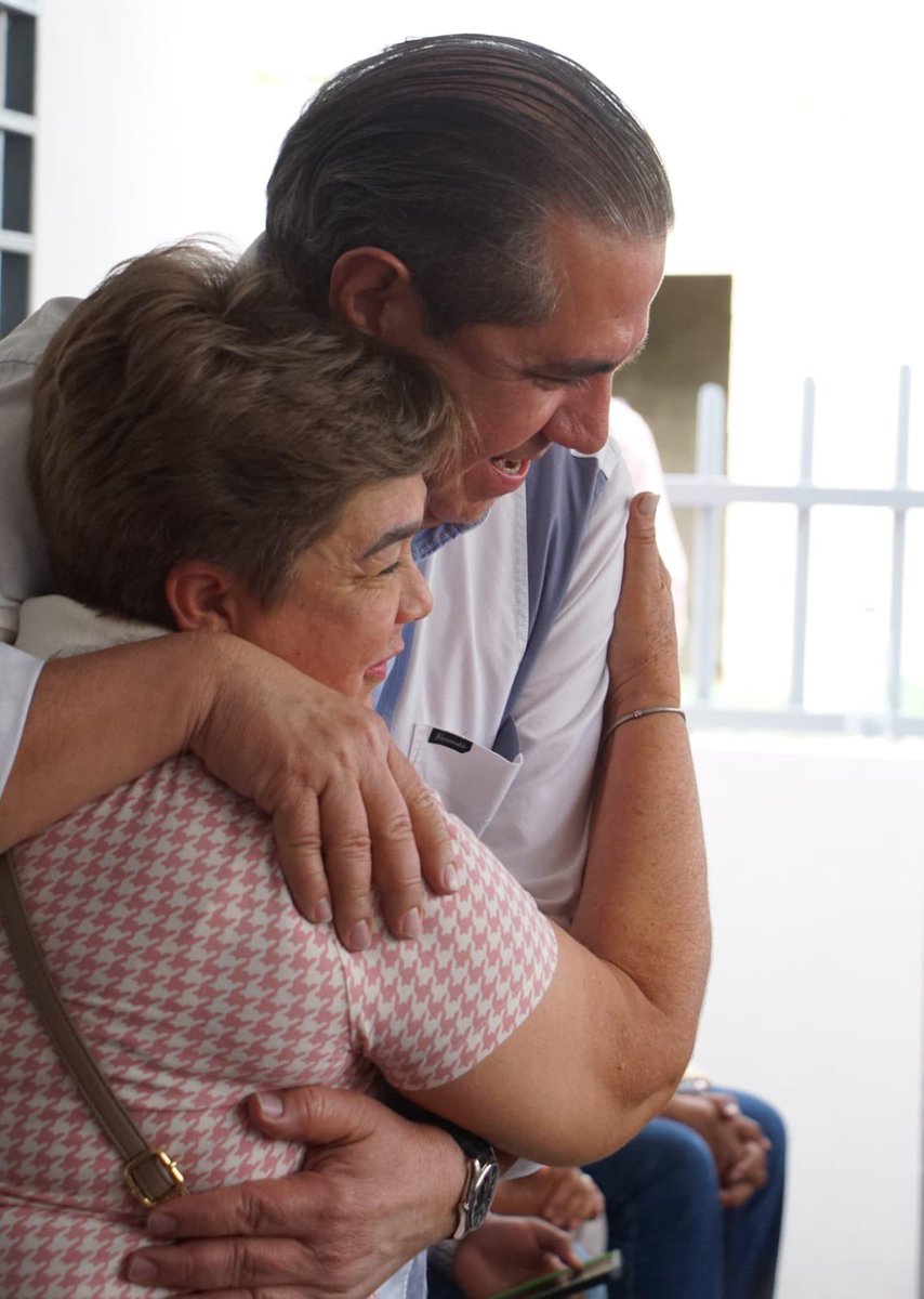 La política se trata de cercanía, de escuchar y abrazar las causas de la gente.  
Francisco Javier lo entiende, porque siempre ha estado del lado del pueblo.  
#RenaceLaEsperanza 💜✊🏼 #FranciscoJavier #PLD