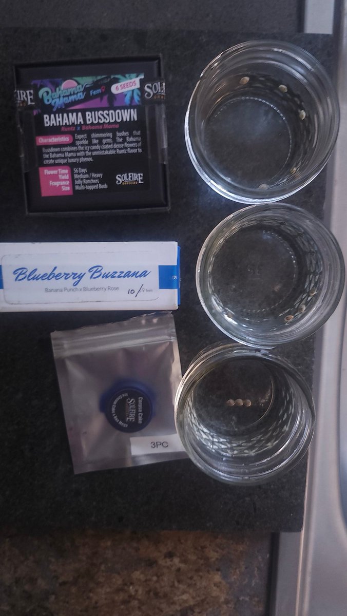 First part of the yield run line up.
First time with LIHE I deff can count on Solfire.  The Bahama Bustdown is 🔥.  Ill find a new keeper out the 6. Again. Lol. #Mmemberville #weed #growyourown #420fam #cannaculture #420community #BUDFLOOD #420life #pot_break #StonerFam Zoda Bx