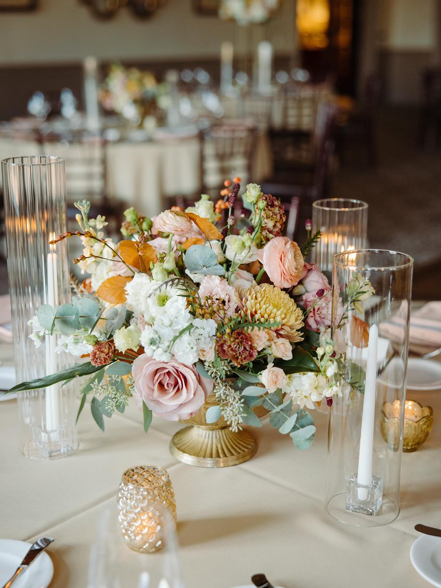 It’s September, which means fall is almost here! September means football season kicks off, the morning air turns cooler, and our fall weddings are just around the corner!
#firstcoastweddings #tpcsawgrasswedding #weddingceremony #jacksonvilleweddingplanner #fallweddinginspo