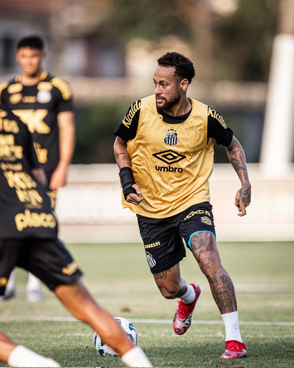 picsnjr's tweet photo. Neymar no treino de hoje. https://t.co/nDQkZNj7zE