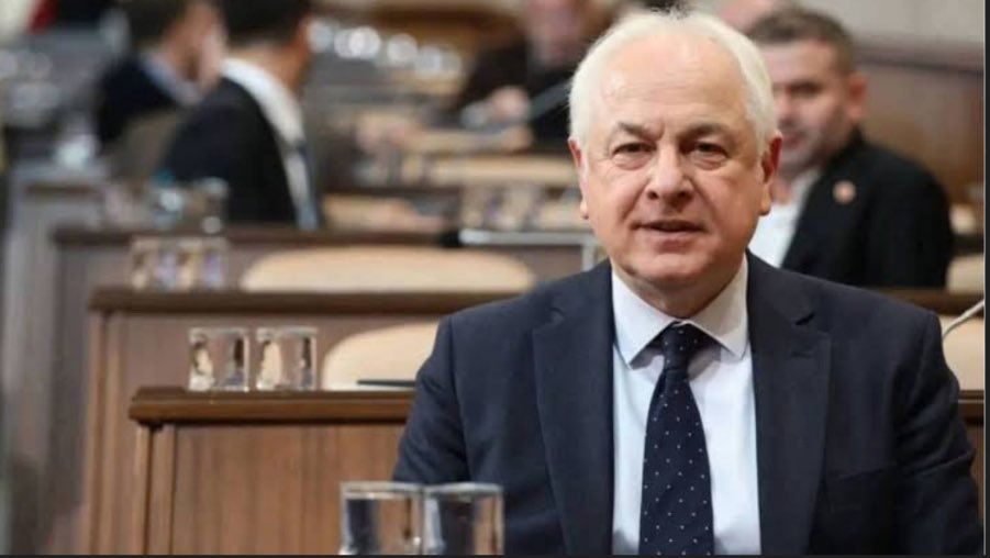 📌Sanıklara Tahliye 

Beykoz Belediyesi'ne yönelik yürütülen "İhaleye fesat karıştırma" ile "suç işlemek amacıyla örgüt kurma, üyelik ve yardım" suçlarından görevden uzaklaştırılan Beykoz Belediye Başkanı Alaattin Köselerin de aralarında bulunduğu 13 tutuklu sanık tahliye edildi