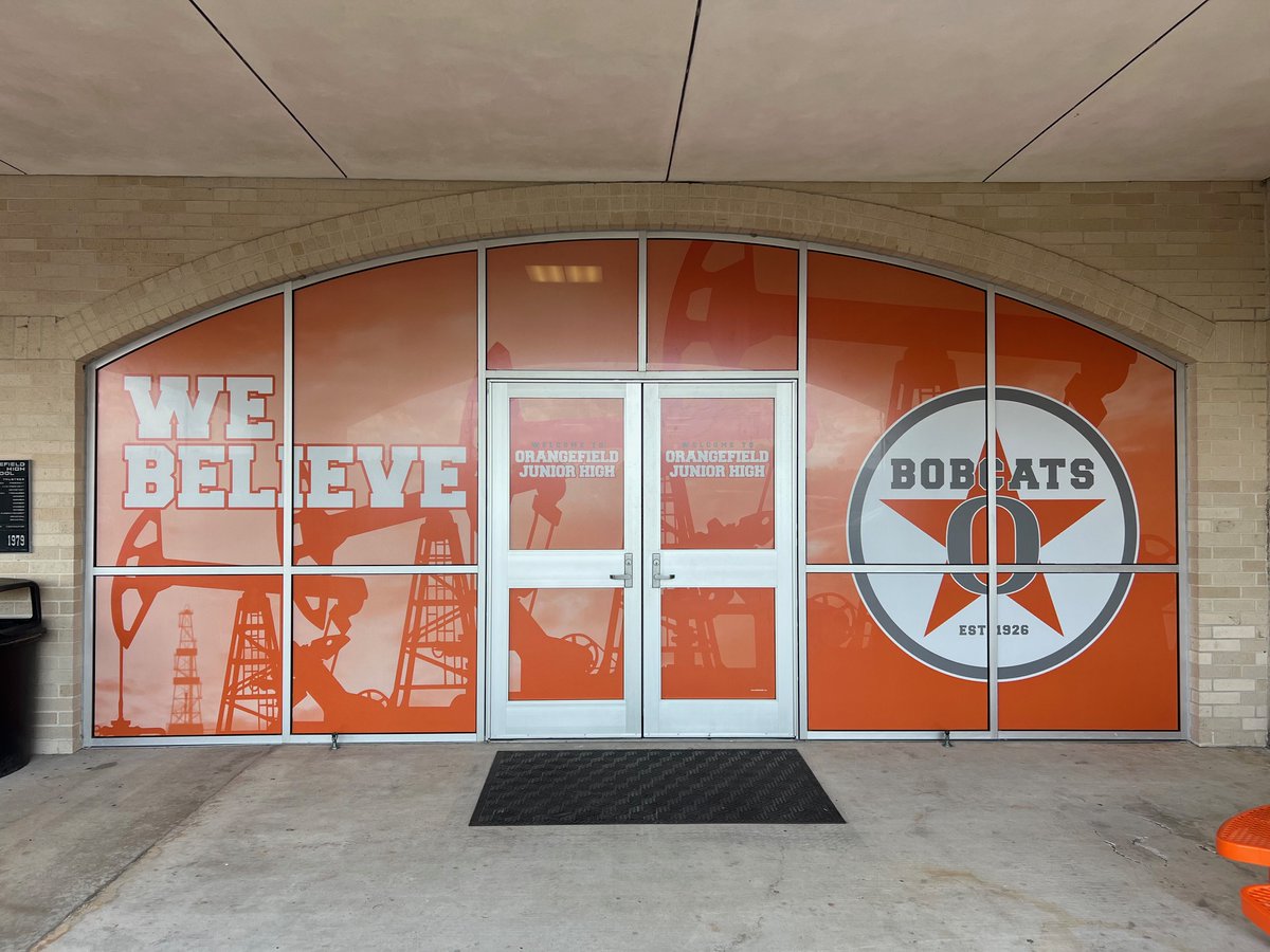 TheSignChamp's tweet image. Orangefield Junior High’s new entrance graphics bring heritage, spirit, and hometown pride front and center.
 @Orangefield_ISD @Orangefield_JH #BrandYourSchool #SignChamp #SchoolBranding #customfacilitygraphic #graphicdesign