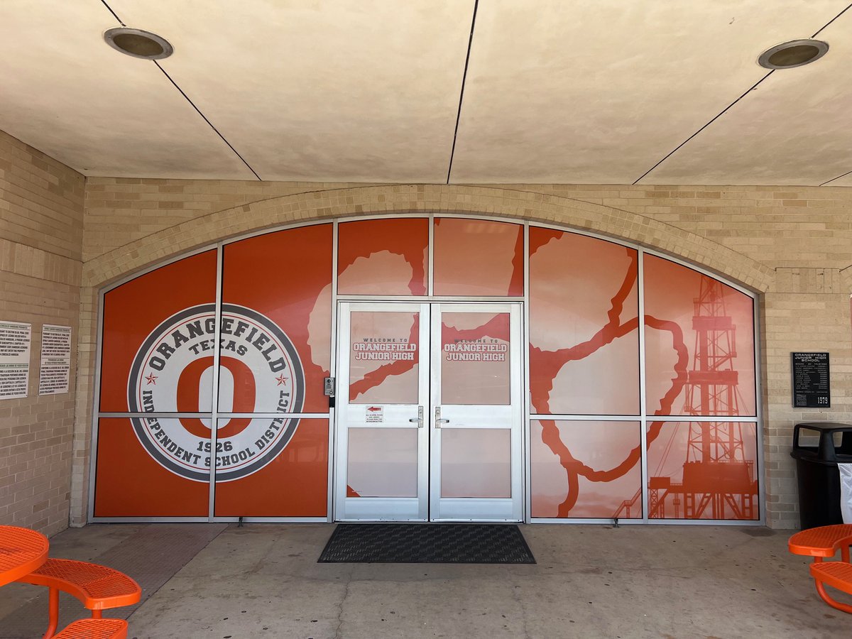 TheSignChamp's tweet image. Orangefield Junior High’s new entrance graphics bring heritage, spirit, and hometown pride front and center.
 @Orangefield_ISD @Orangefield_JH #BrandYourSchool #SignChamp #SchoolBranding #customfacilitygraphic #graphicdesign