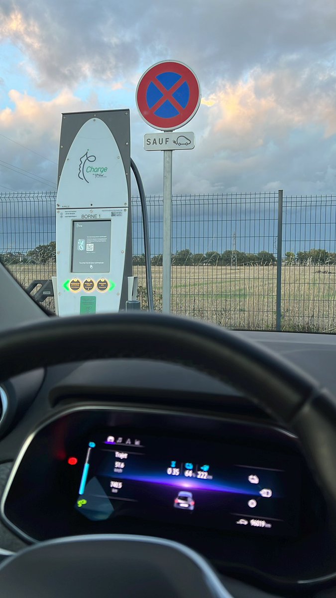 baptpol's tweet photo. @IECharge Merci d’avoir réparé les bornes pour notre utilisation perso 🤗 https://t.co/aSy3G84puY