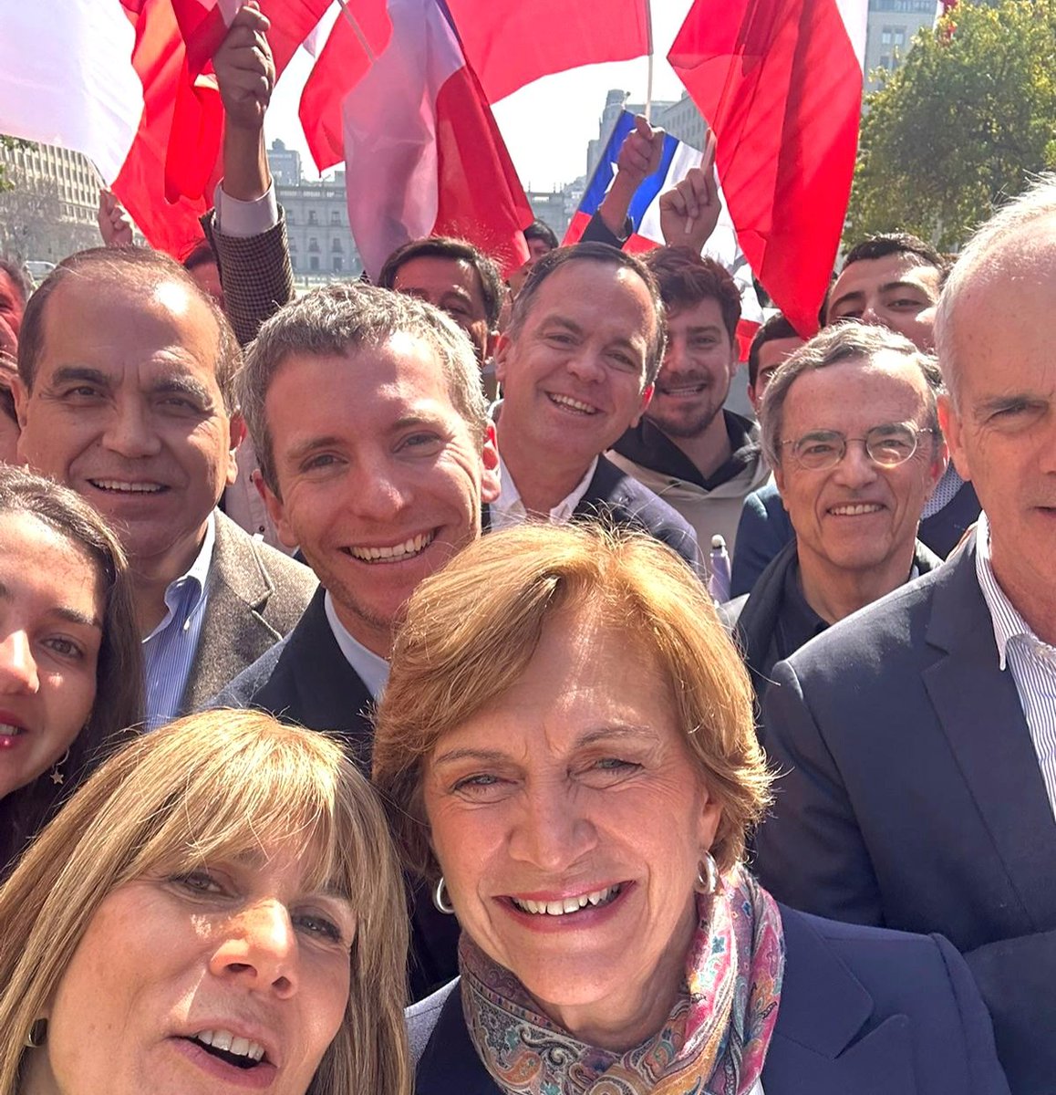El 4S 2022, ante intento refundacional profundamente riesgoso para Chile, muchos defendimos interés superior del país, aunando voluntades en amplio espectro politico y social.
Hoy, x sobre divisiones del pasado, nos une ese mismo compromiso con Chile y su futuro 🇨🇱
#matthei2026