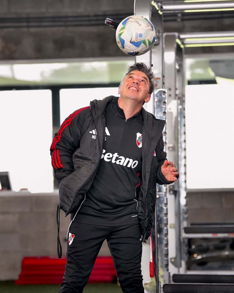 RiverDAdentro's tweet photo. Confiar, creer… ¡Todos con vos, Muñeco! ⚪️❤️ https://t.co/JBpwaC9IuJ