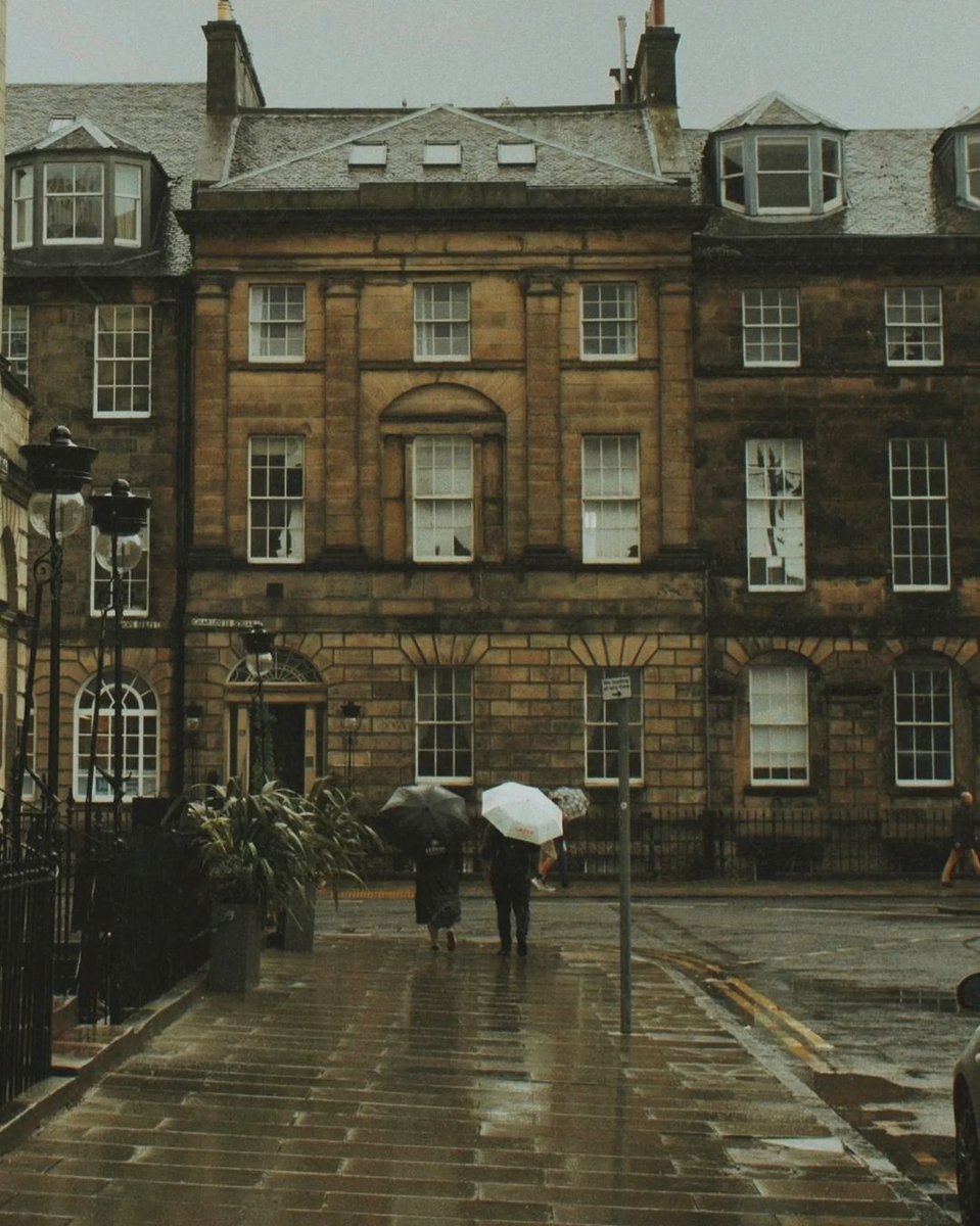 Autumn in London 🤎 Dark Academia
By co.nfused