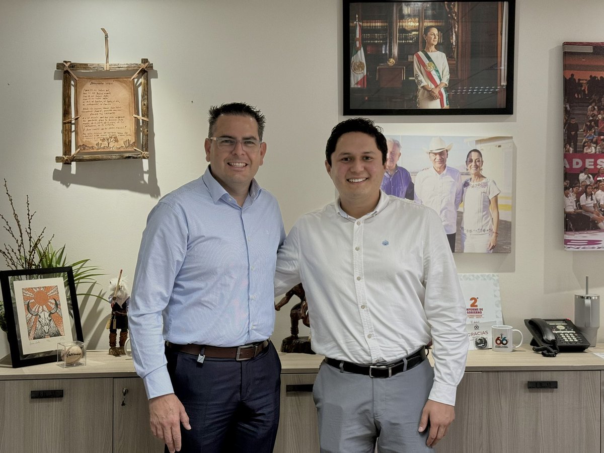 AbrahamSierraMX's tweet photo. Un gusto reunirme con mi estimado @drjuancaviles, rector de la Universidad de la Sierra.

Bajo la visión y compromiso de nuestro gobernador @AlfonsoDurazo, hoy las y los estudiantes de la sierra cuentan con el respaldo que antes se les negó; ya no están en el olvido, ahora tienen apoyo y oportunidades reales para crecer y construir un mejor futuro en su propia tierra. #BecasDurazo