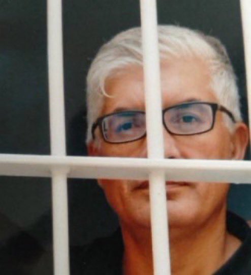 Avukat Turan Canpolat, 9 yılı aşkın süredir cezaevinde tutuluyor. Yargıtay tarafından onanan ceza süresini fiilen tamamlamış olmasına rağmen, keyfi ve hukuka aykırı uygulamalar gerekçe gösterilerek serbest bırakılmıyor. Kızı Leyla Canpolat <a href="/l_canpolat/">Leyla CANPOLAT</a>:

"Mevzuat gereği iyi halli