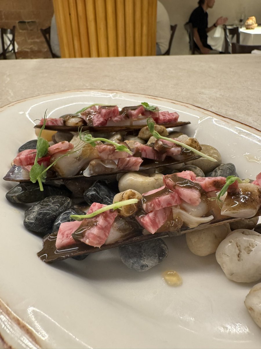 Tártara de navaja y wagyu.