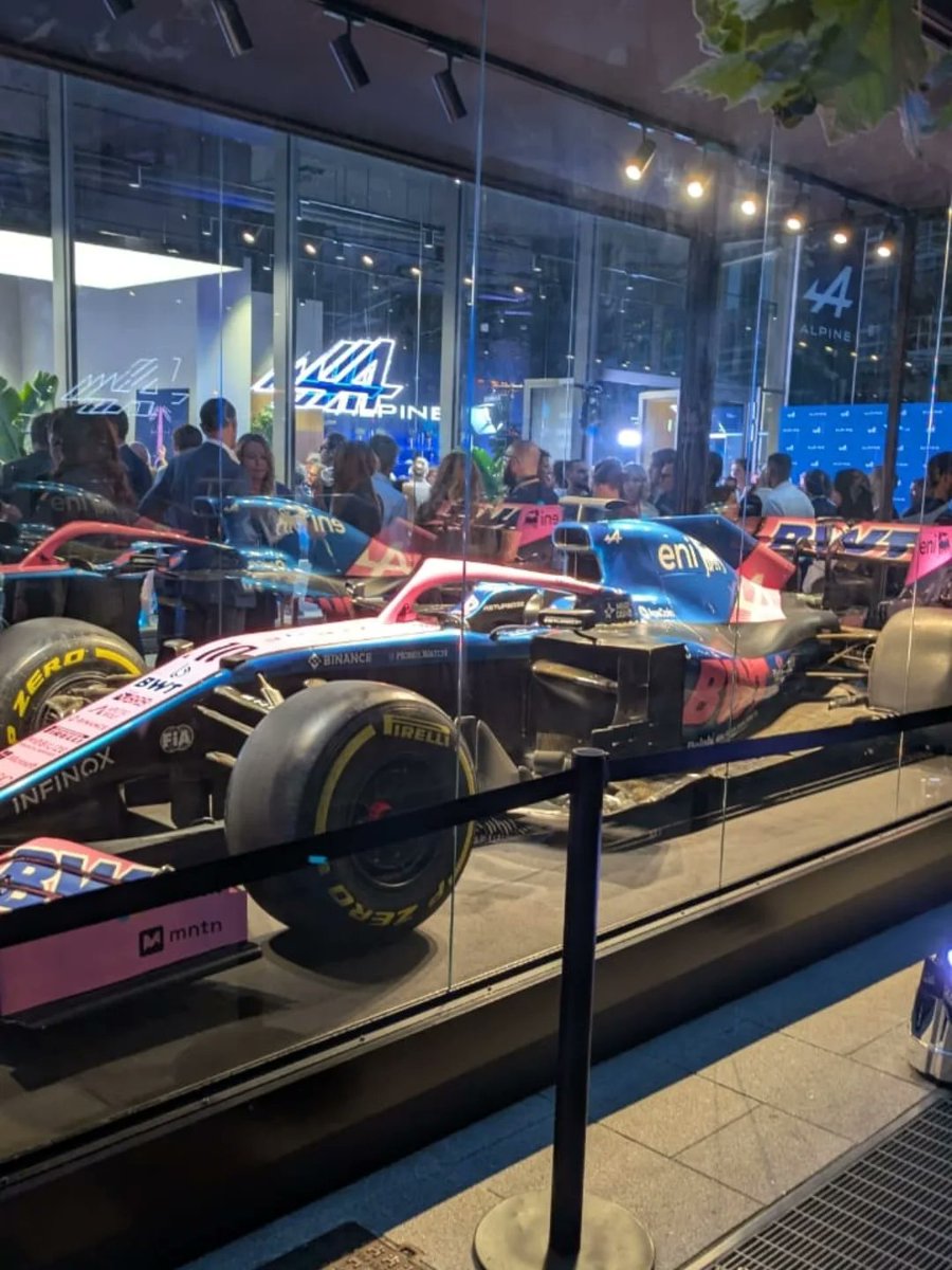 🔵 Evento Alpine en Milán !

Repintaron un Renault con los colores actuales de Alpine, son unos bárbaros

#F1 #ItalianGP