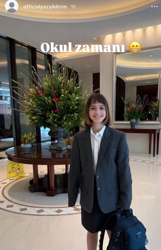 old money olcaz diye giydigimiz blazer'in bizde durusu