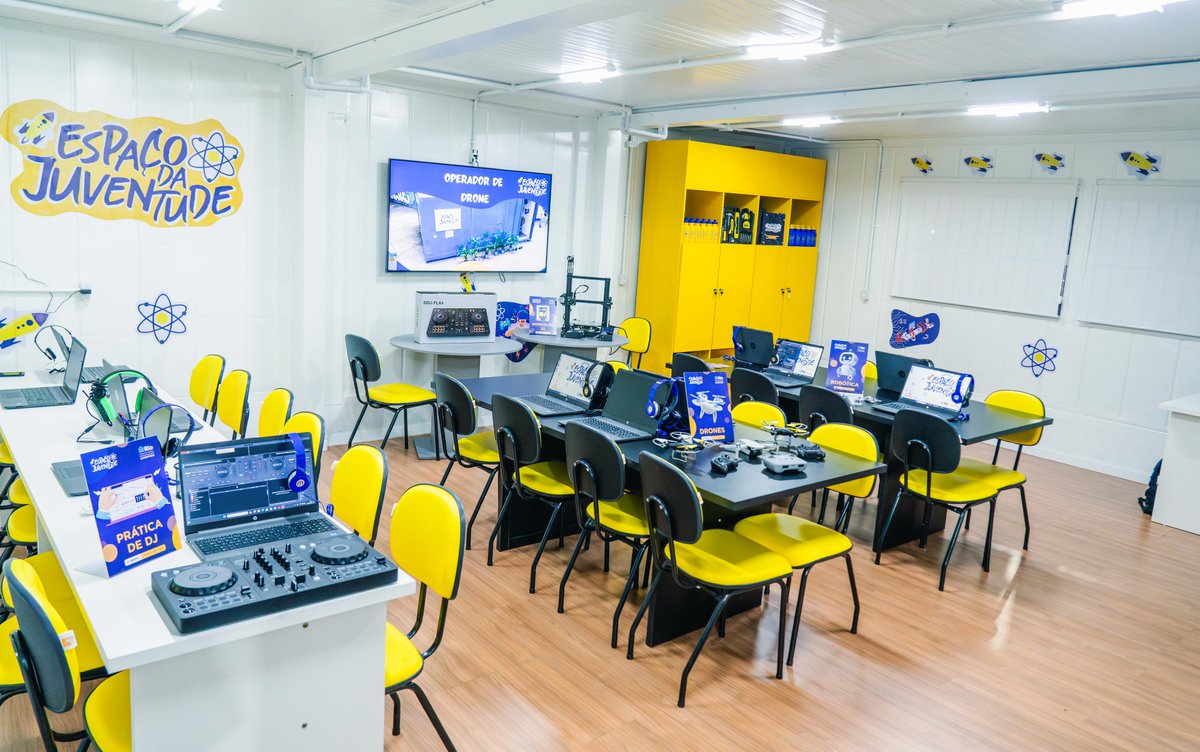 Pra você ficar mais preparado pro futuro!

Os Espaços da Juventude oferecem cursos gratuitos nas áreas de tecnologia e inovação pra cariocas de 15 a 29 anos. Desse jeito, os jovens da nossa cidade podem entrar no mercado que mais cresce no mundo sabendo tudo.