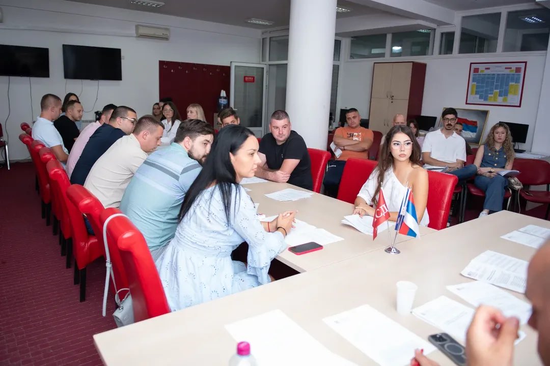 msdsrpska's tweet photo. Сви градски и општински одбори Младих социјалдемократа једногласно су усвојили Декларацију о подршци предсједнику Милораду Додику.

Сложно и јединствено уз предсједника @MiloradDodik! https://t.co/DBgBaxF1DG