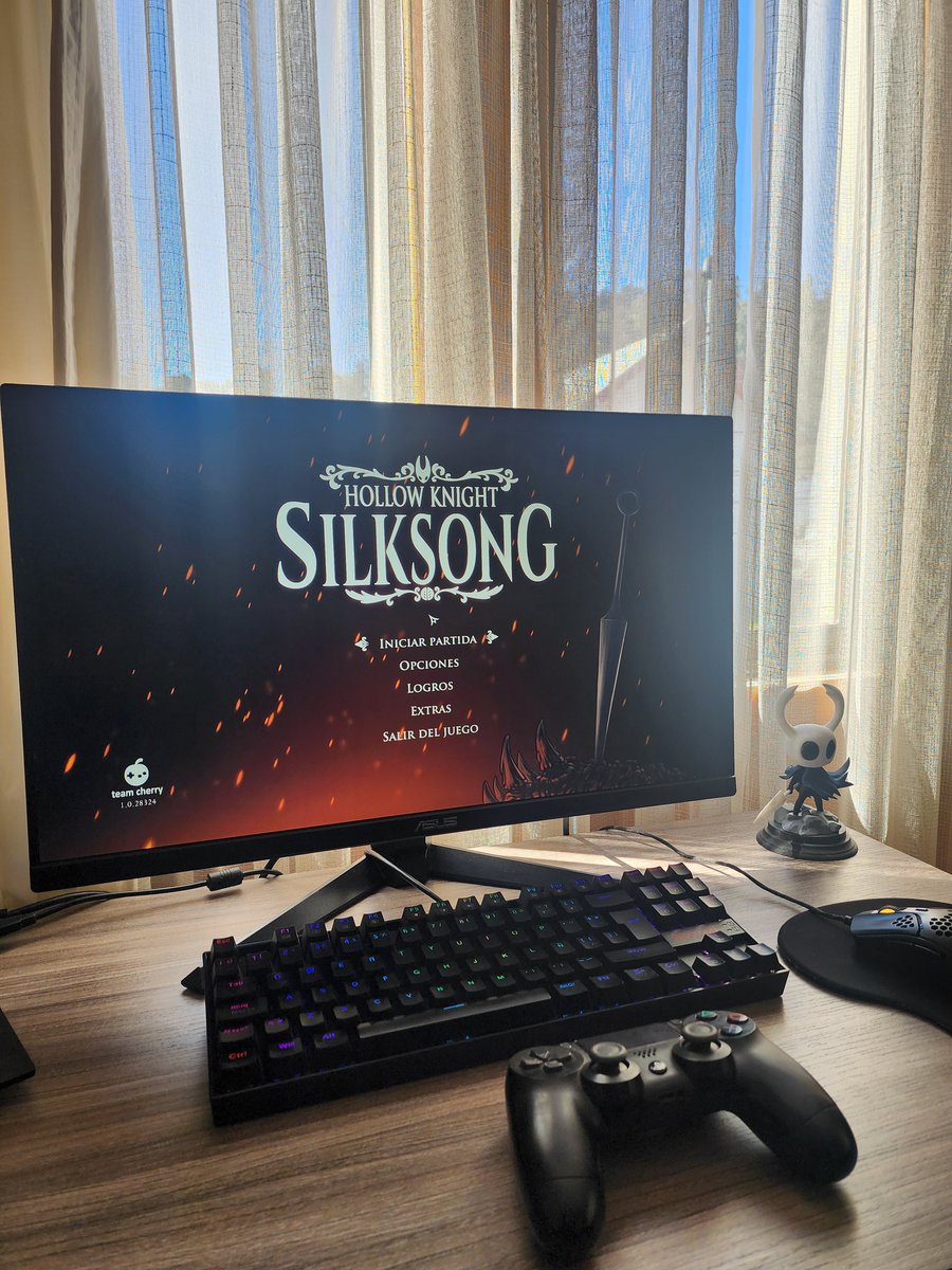Tobal_Albornoz's tweet photo. Día muy feliz, finalmente Silksong es real. https://t.co/NMjudWftv7