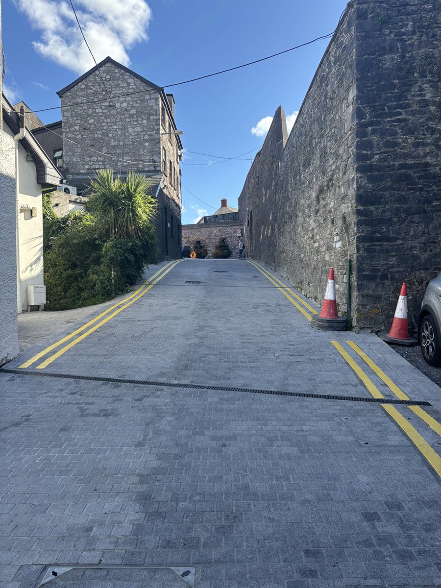 🚧Keyser’s Hill Upgrade🔨

Upgrade works to Keyser’s Hill and the surrounding area by the historic @elizabethfort_  are now complete. The new paving and hand railings not only enhance the space but also improve safety and accessibility for pedestrians.

➡️ Swipe to see more!