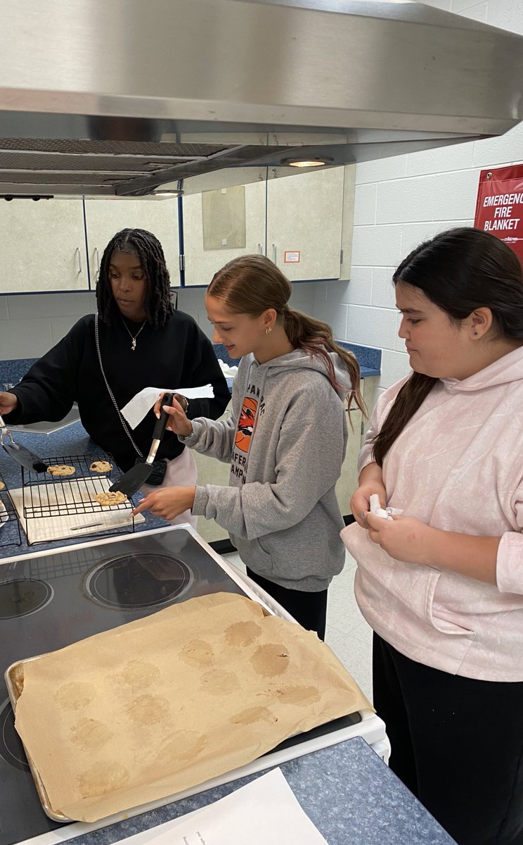 Cookie lab 🍪! Thanks for the invite, Mr. Nelson! <a href="/115yms/">Yorkville Middle School</a>