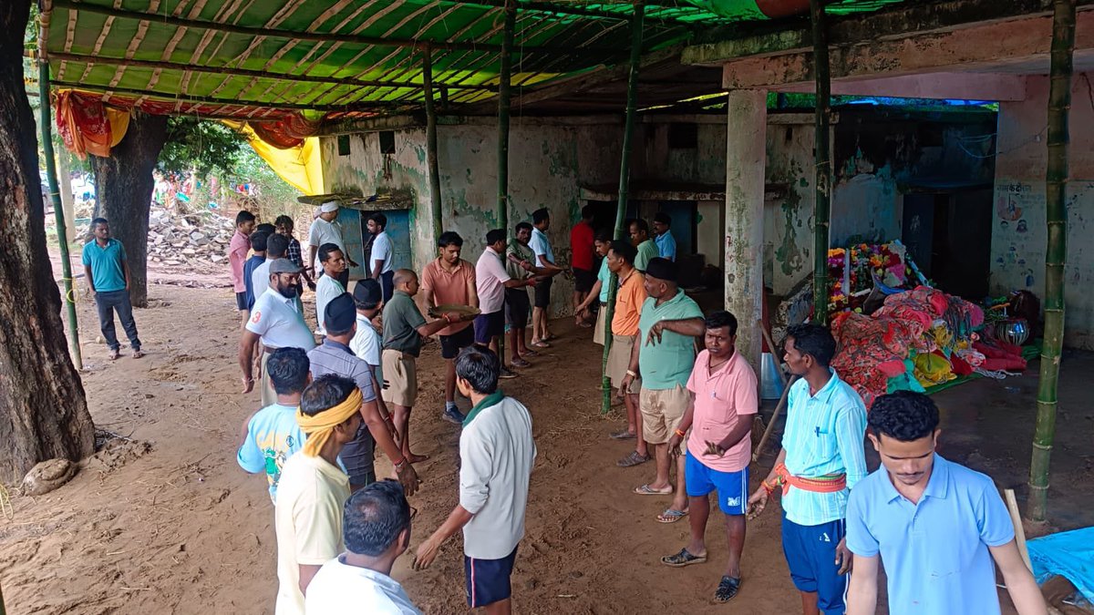 friendsofrss's tweet image. RSS Swayamsevaks are actively engaged in flood-hit Mandar village in Lohandiguda (Bastar, Chattishgarh), clearing debris, arranging temporary shelters and giving families strength and hope to rebuild their lives.