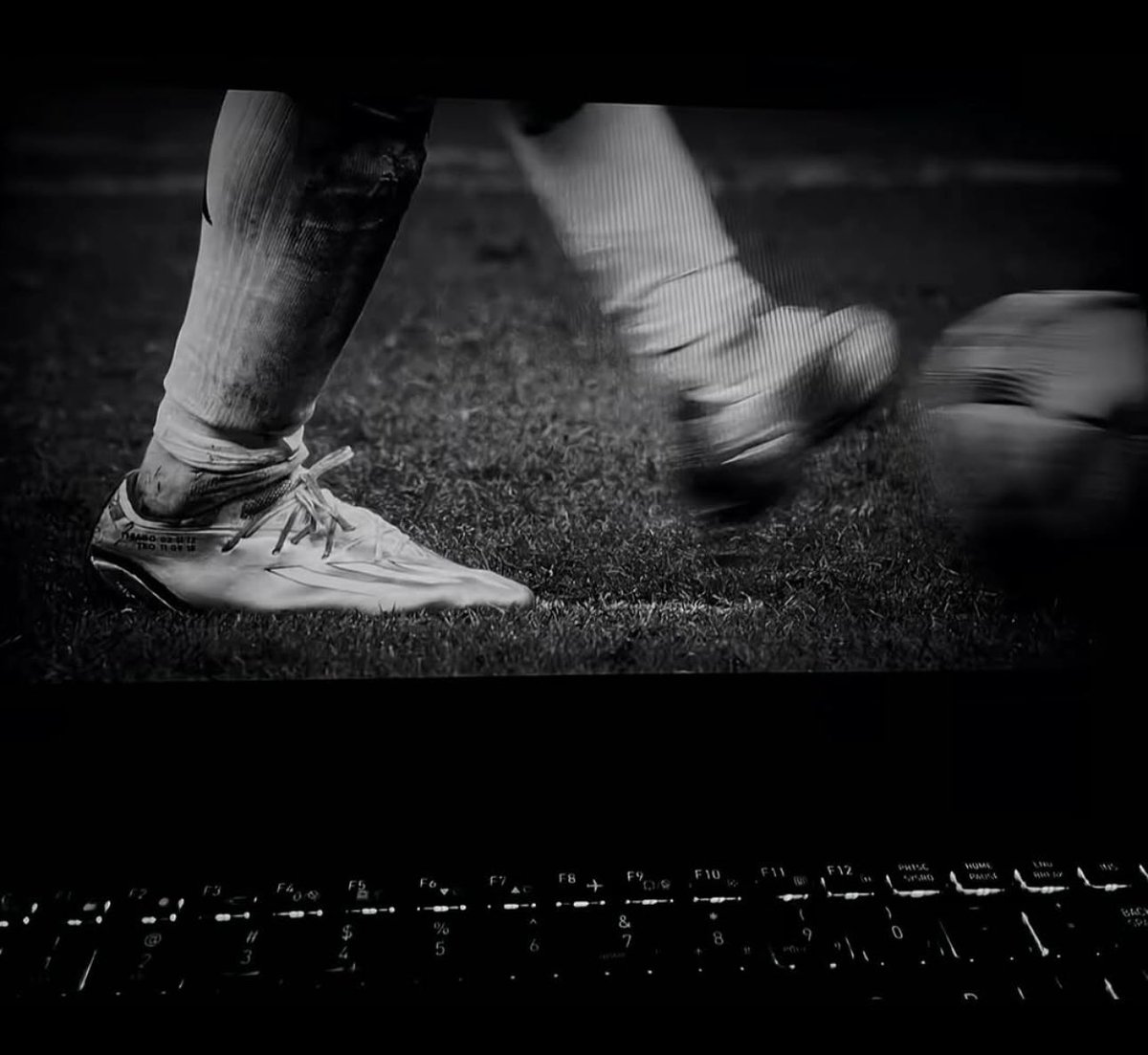 في صمت خطواته … ضجيج التاريخ .