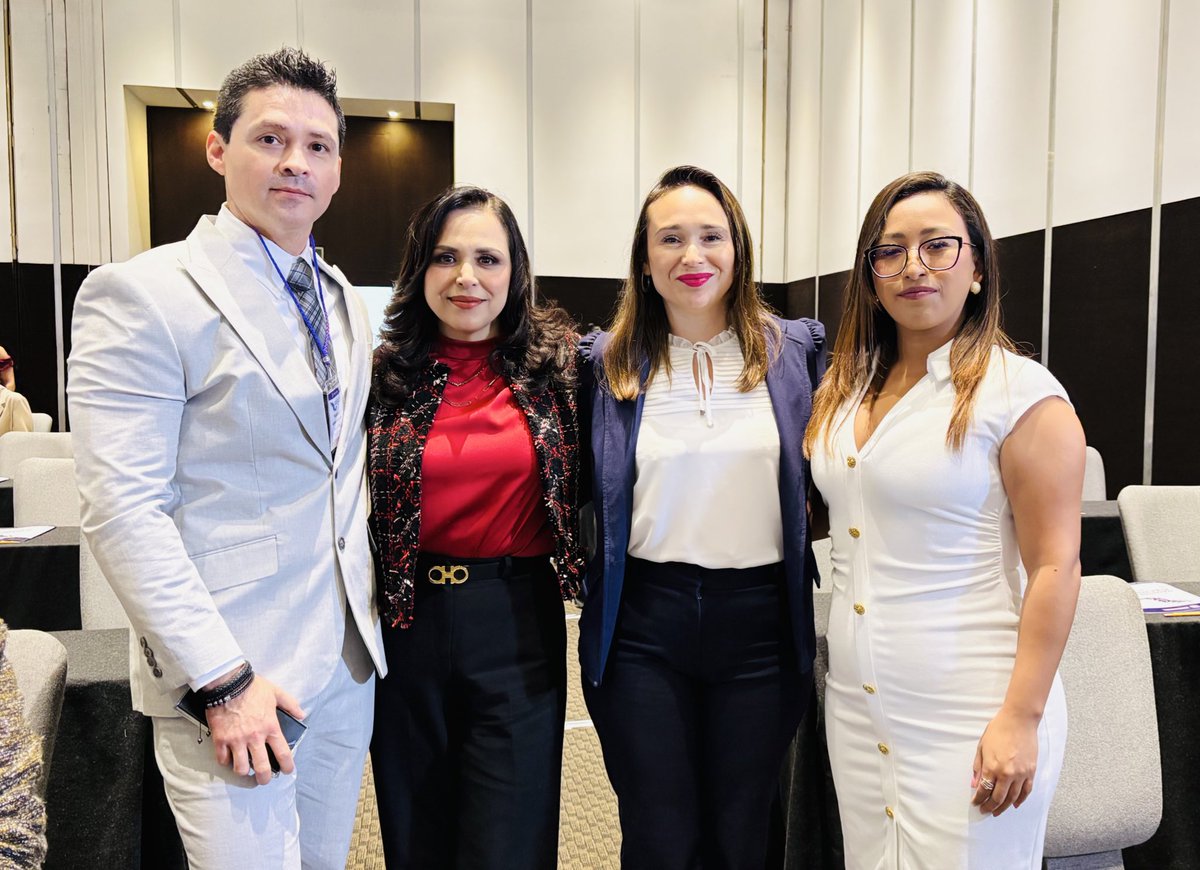 🇲🇽Encuentro Nacional de Magistraturas electorales 2025. Mesa 1. El impacto de la mirada violeta en la judicatura electoral <a href="/Irinacervantes3/">Irinacervantes</a> <a href="/SaraFloresdelaP/">Sara Flores de la Peña</a> <a href="/CaroChavez1608/">Carolina Chávez Rangel</a> <a href="/Roxgamo/">Roxana Garcia Moreno</a> Alejandra Montoya Mexia <a href="/TEPJF_informa/">TEPJF</a>